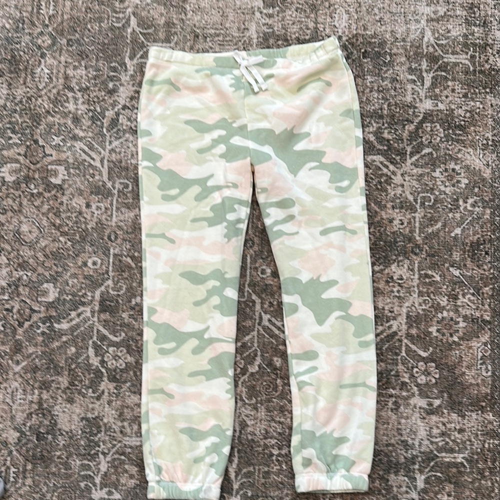 Girls size 12/14 Camouflage Jogger Pants